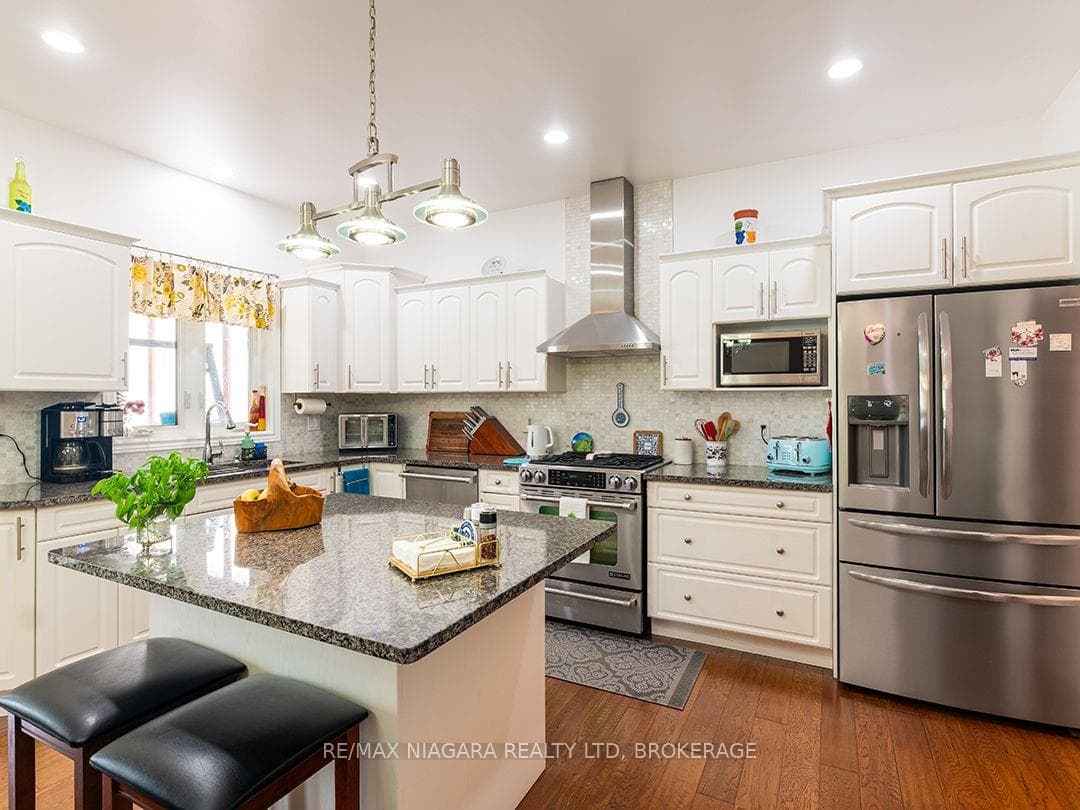 11004 Lakeshore Road photo 13