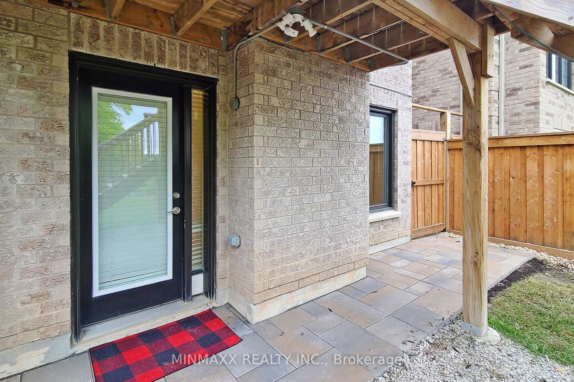 465 Thornborrow (2-Bed Walkout Bsmt Apt) Court photo 30
