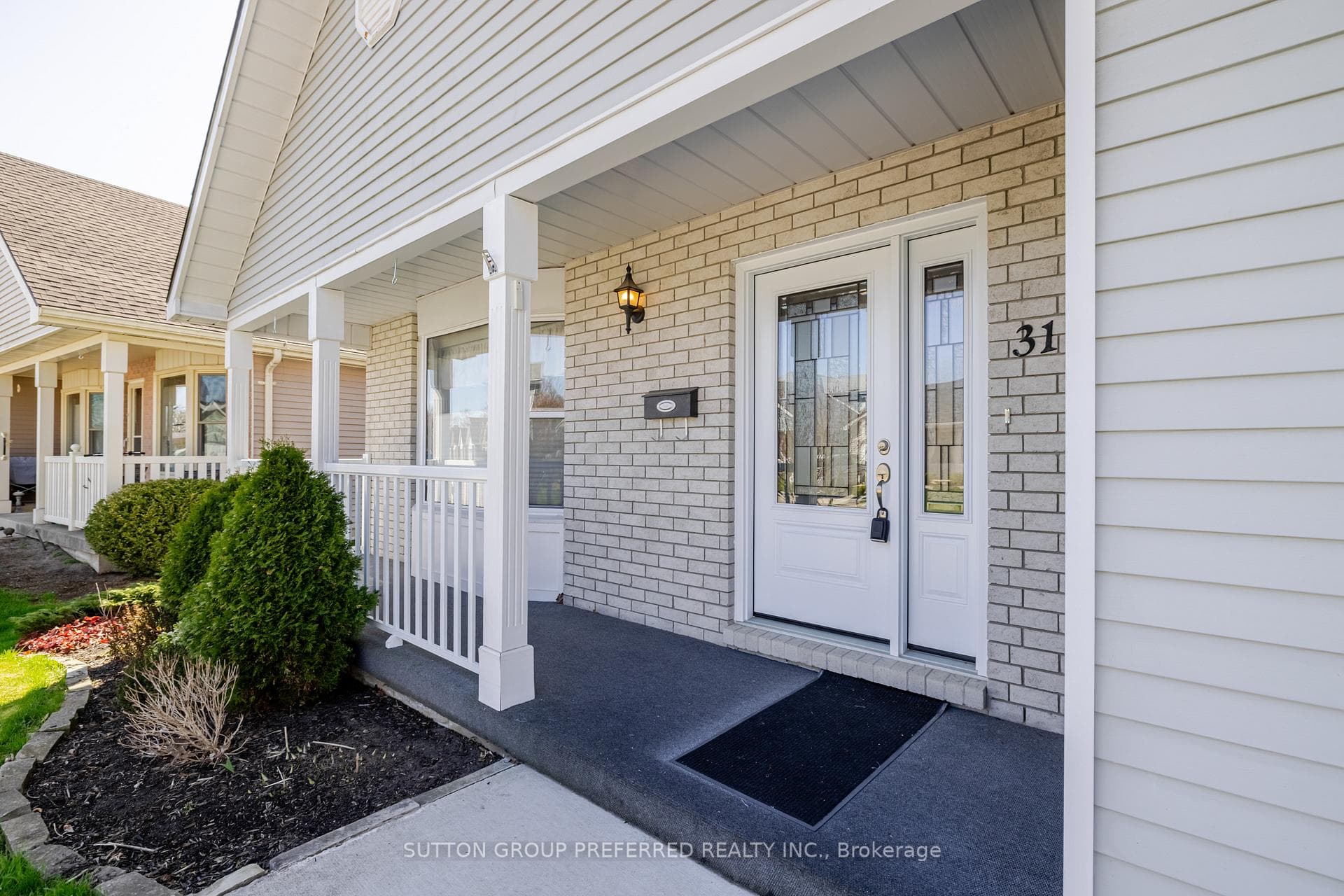 31 Hawkins Crescent photo 4
