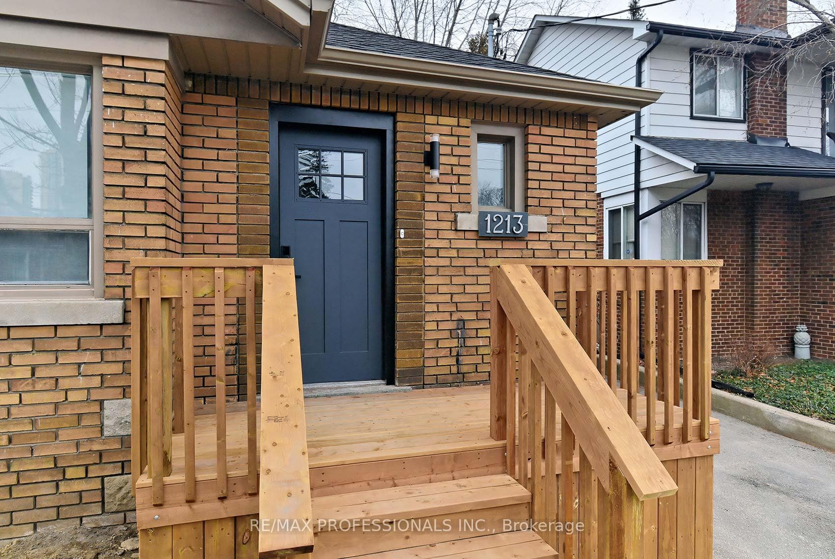 1213 Islington Avenue photo 3