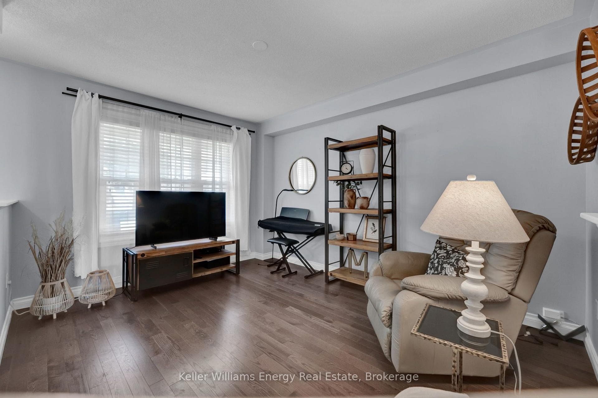 1502 Clearbrook Drive photo 4