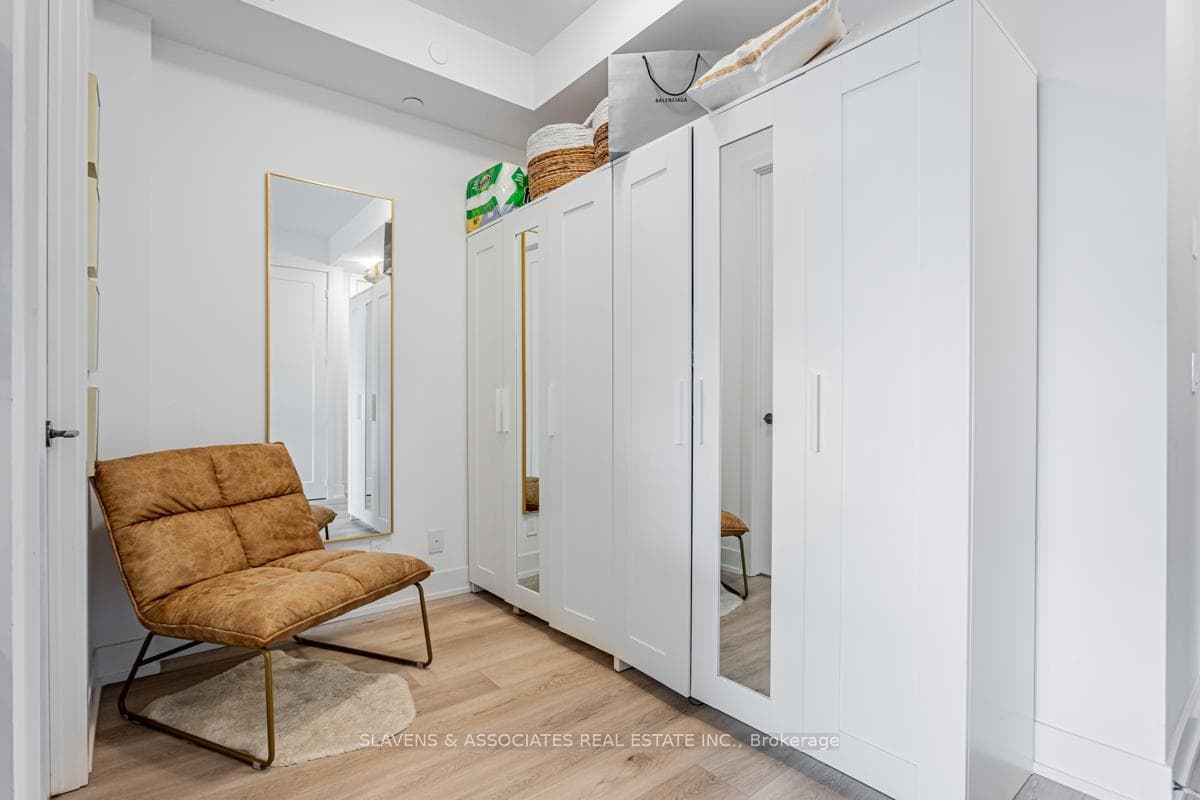 11 Lillian Street Unit 703 photo 4