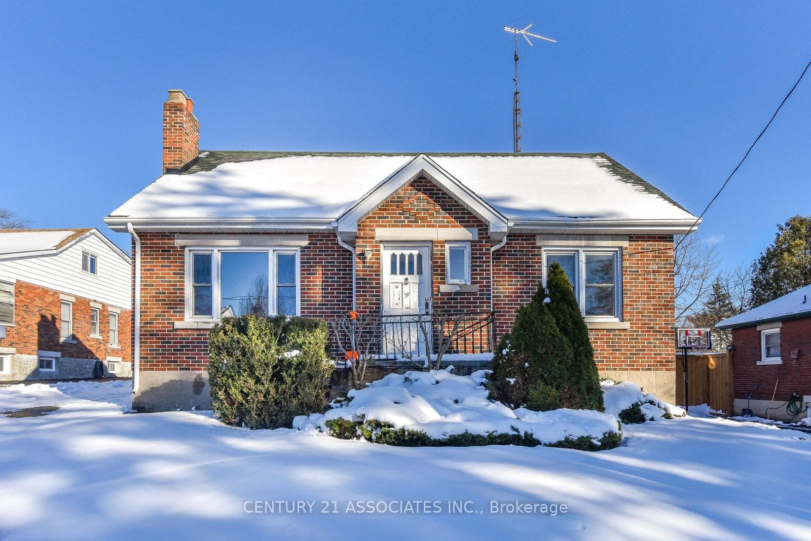 37 Lowell Street photo 1