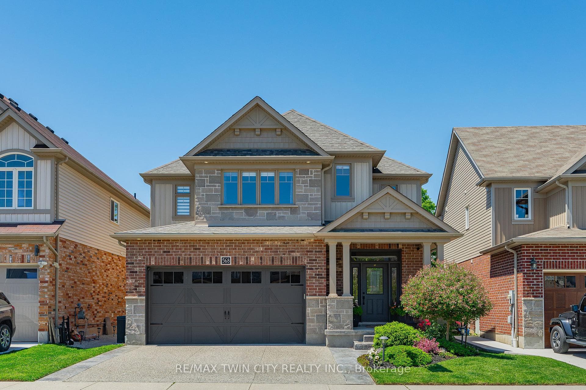568 Netherwood Crescent photo 3