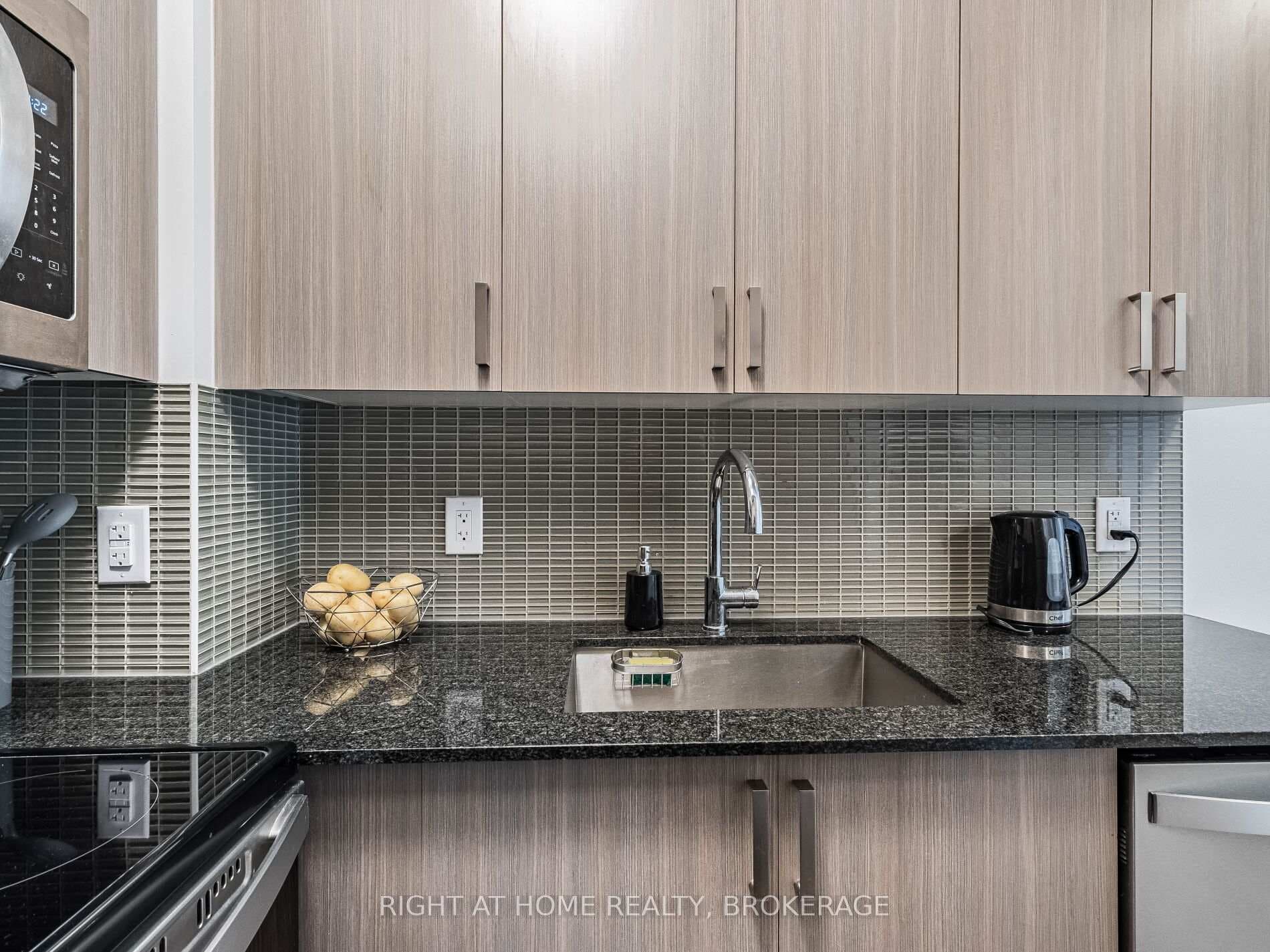 1603 Eglinton Avenue Unit 216 photo 9
