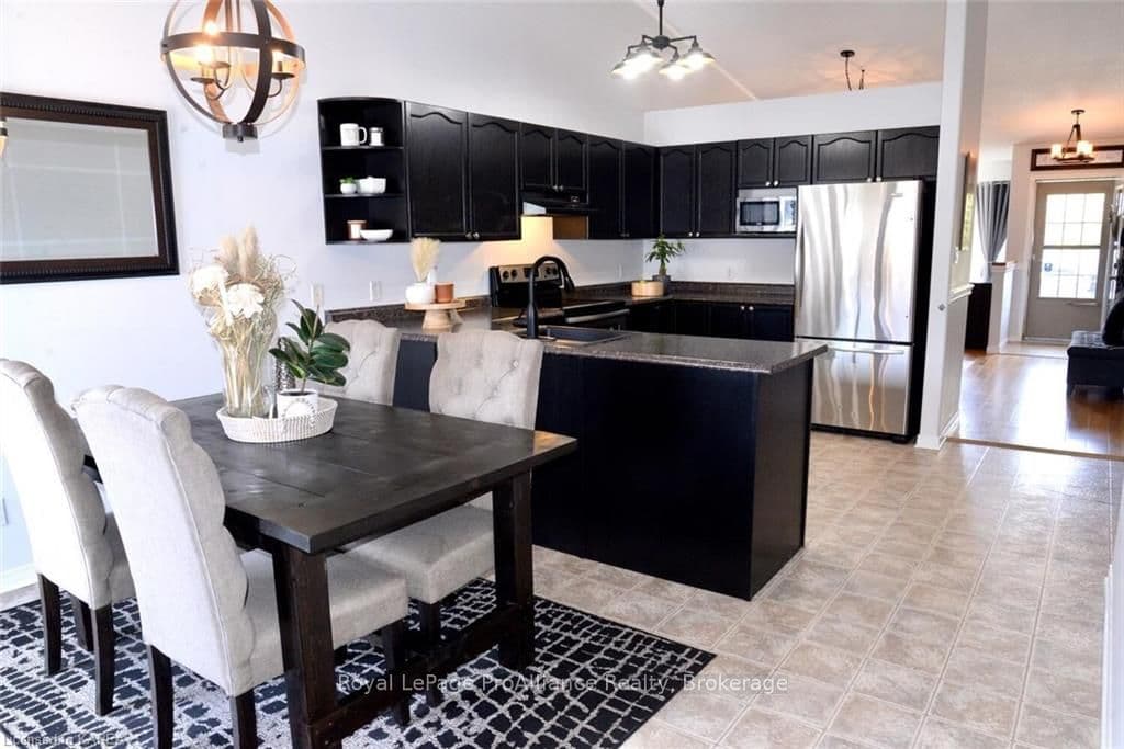 1016 RAINBOW Crescent photo 10