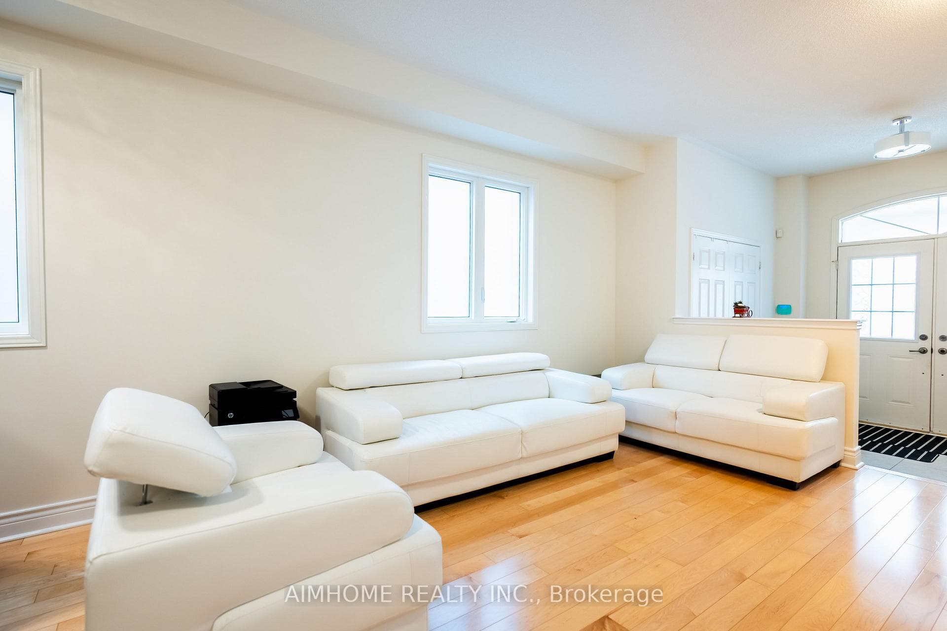 90 Duffin Drive photo 4