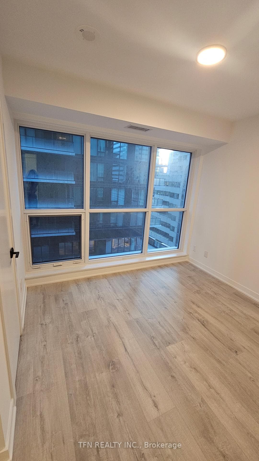 327 King Street Unit 1004 photo 2