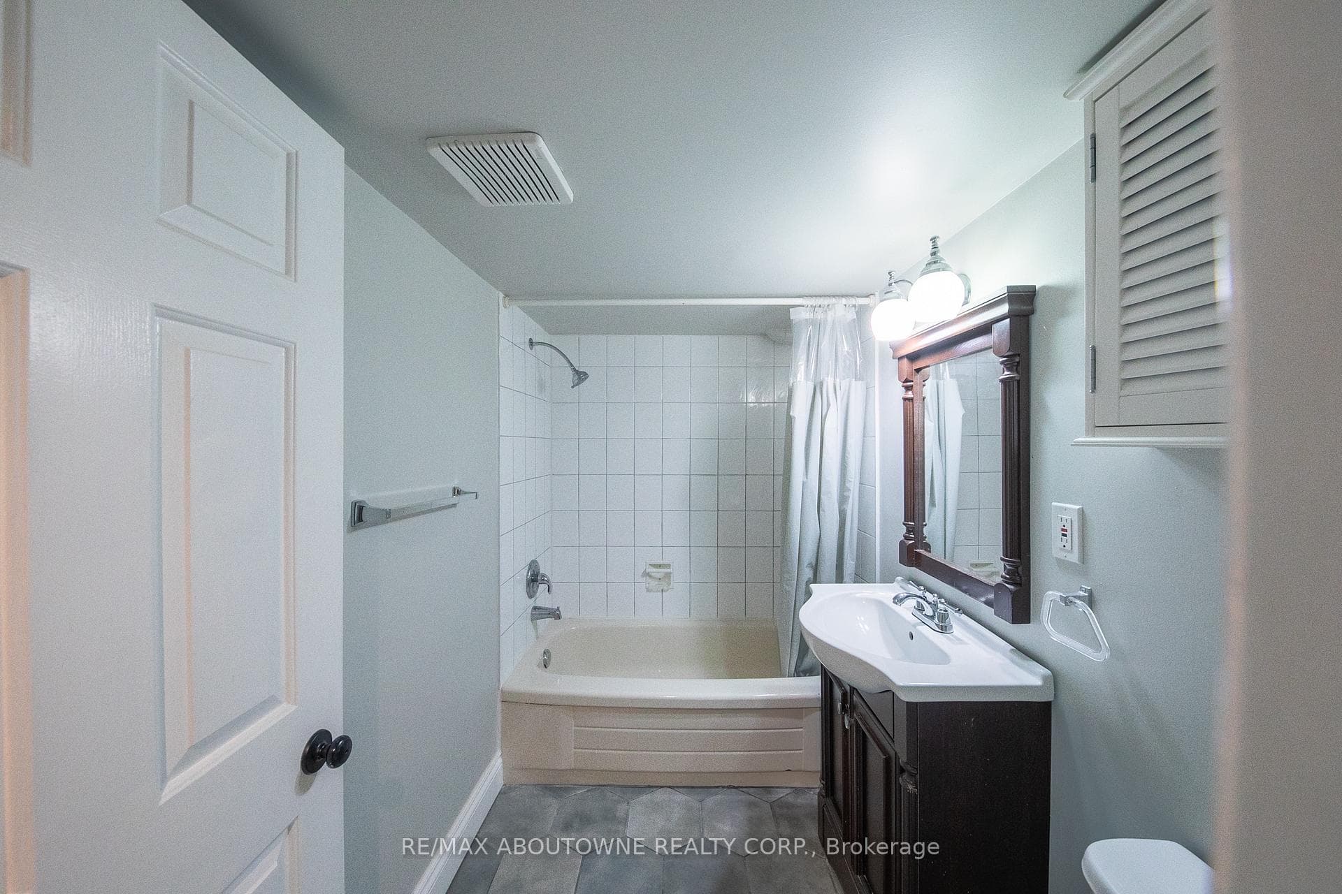 189 River Oaks Boulevard Unit Bsmt photo 17