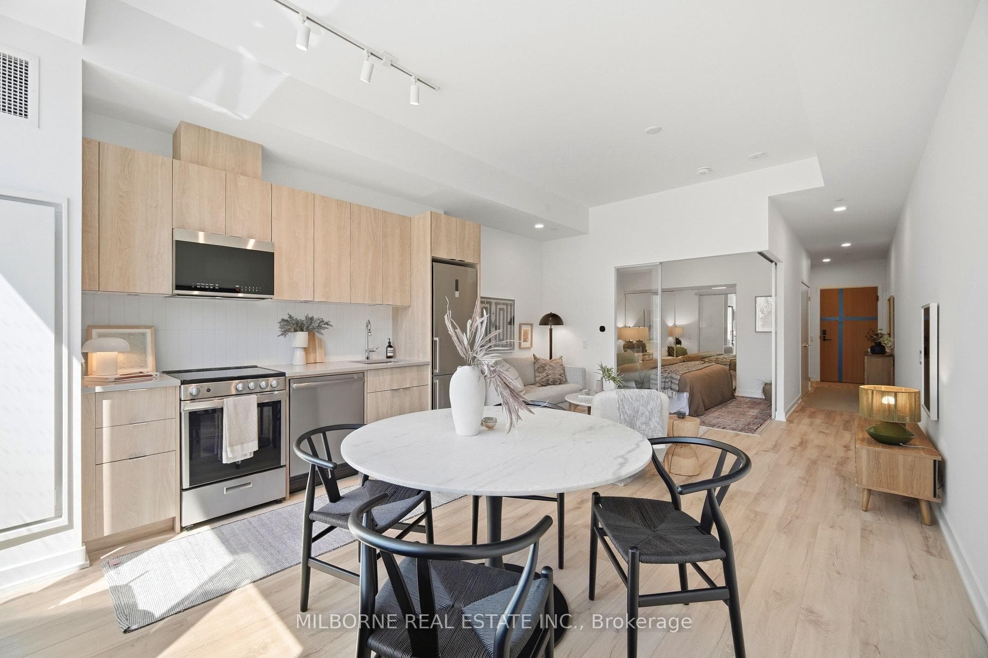1660 Bloor Street Unit 207 photo 2
