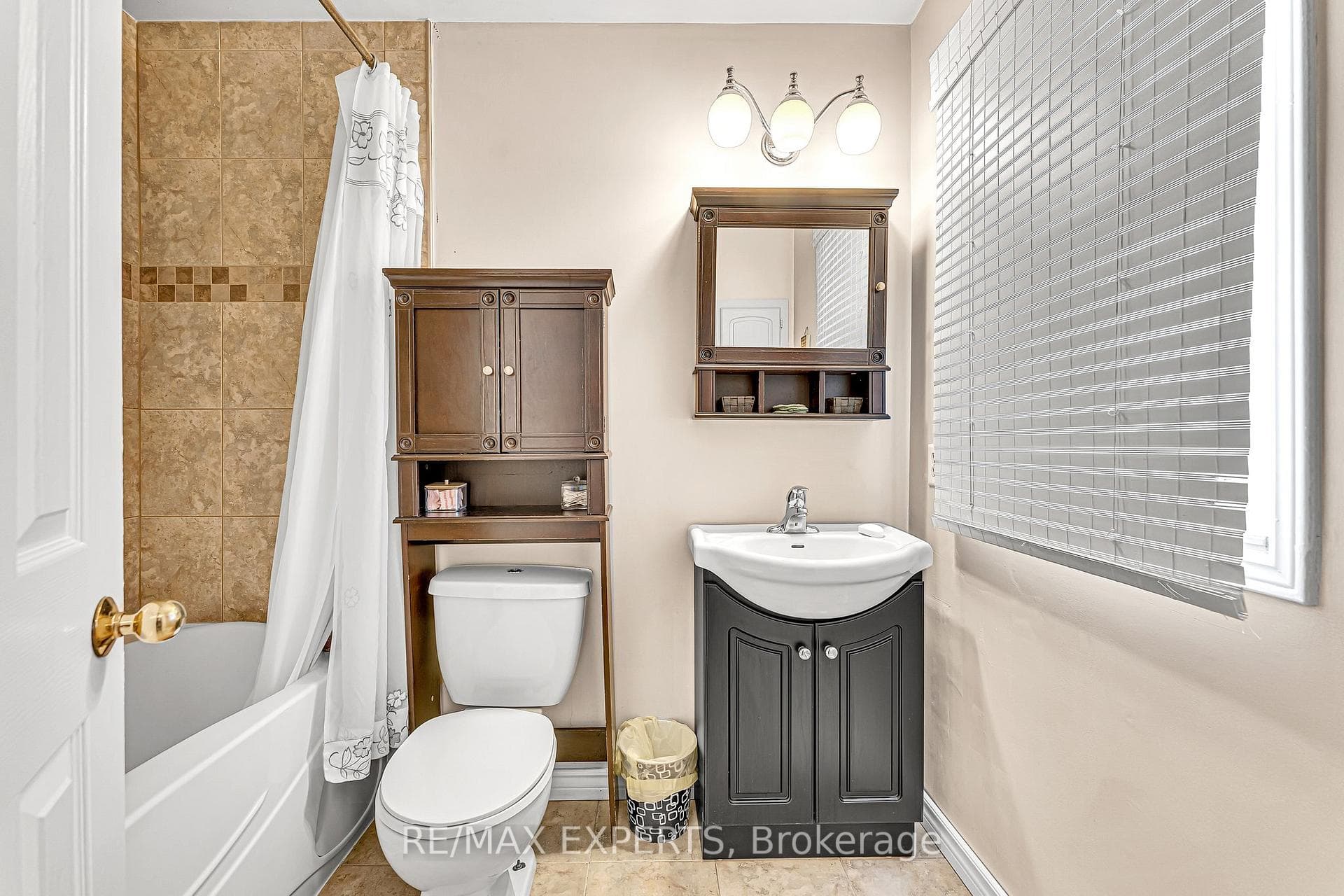 1894 Applewood Avenue photo 26