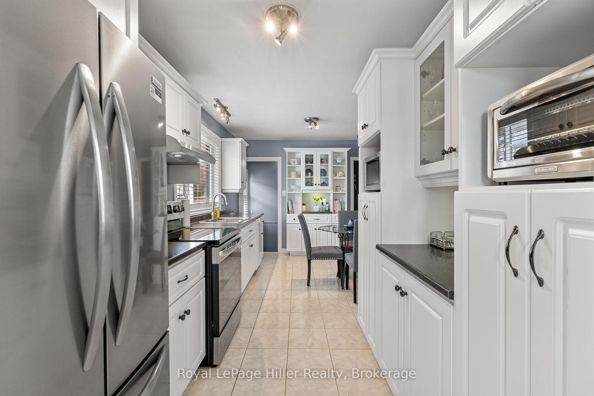 248 Redford Crescent photo 10