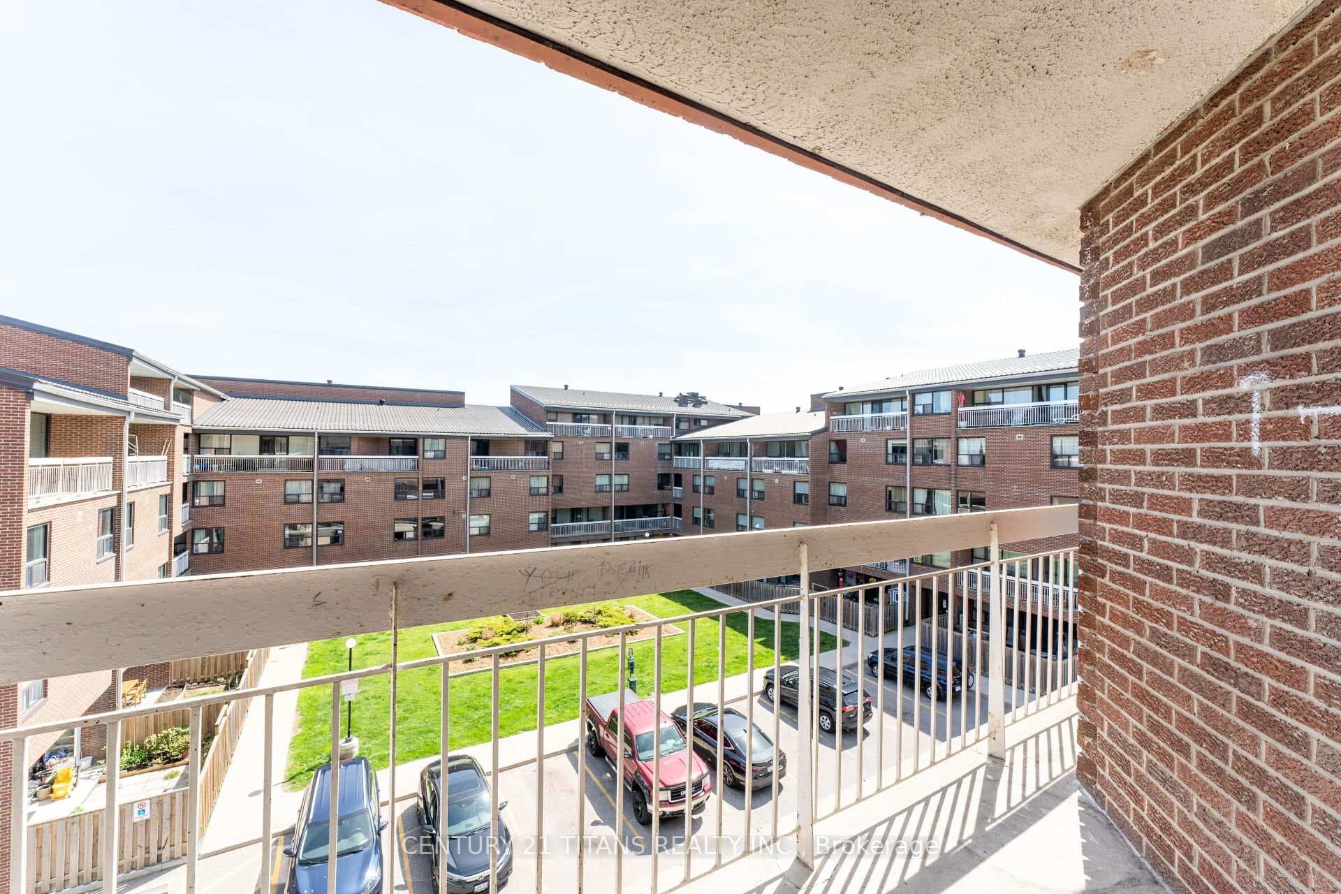 4062 Lawrence Avenue Unit 406 photo 23