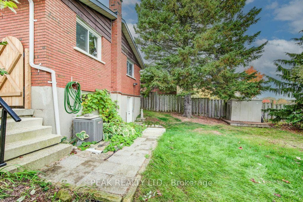 92 Brant Avenue photo 42