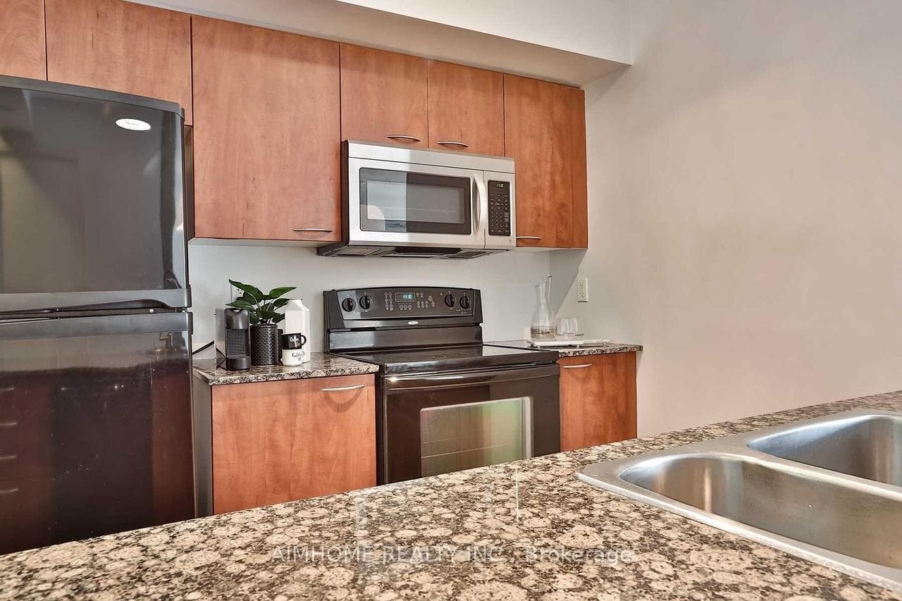 22 Wellesley Street Unit 1003 photo 6