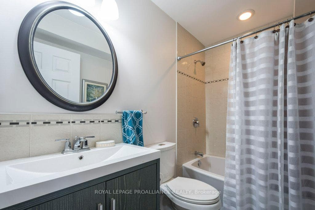 26 Hanover Court Unit 14 photo 23