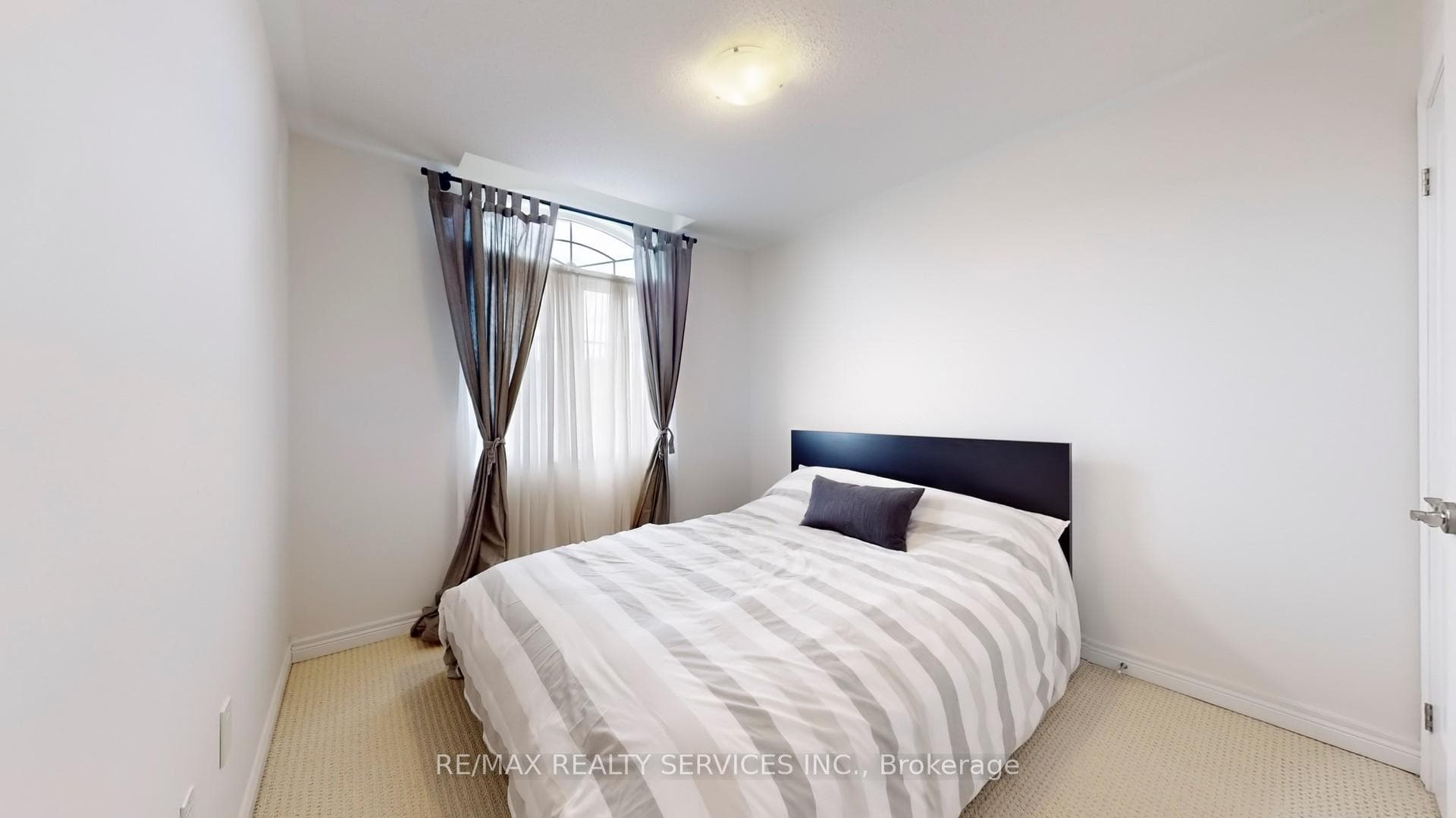 256 Inspire Boulevard photo 23