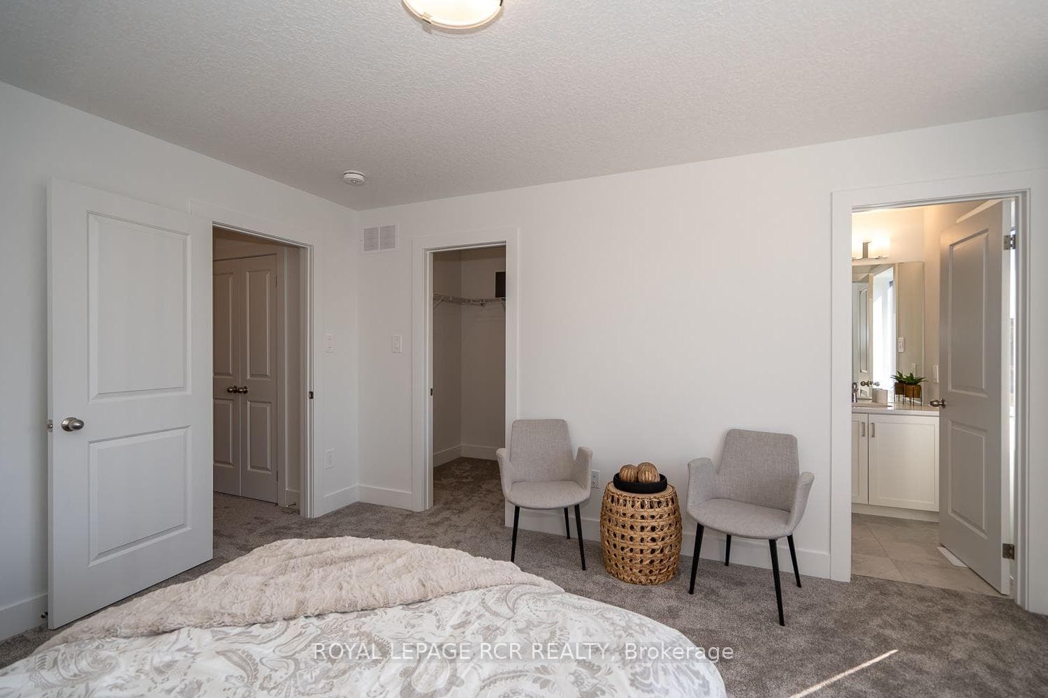 690 Broadway Avenue Unit 19 photo 17