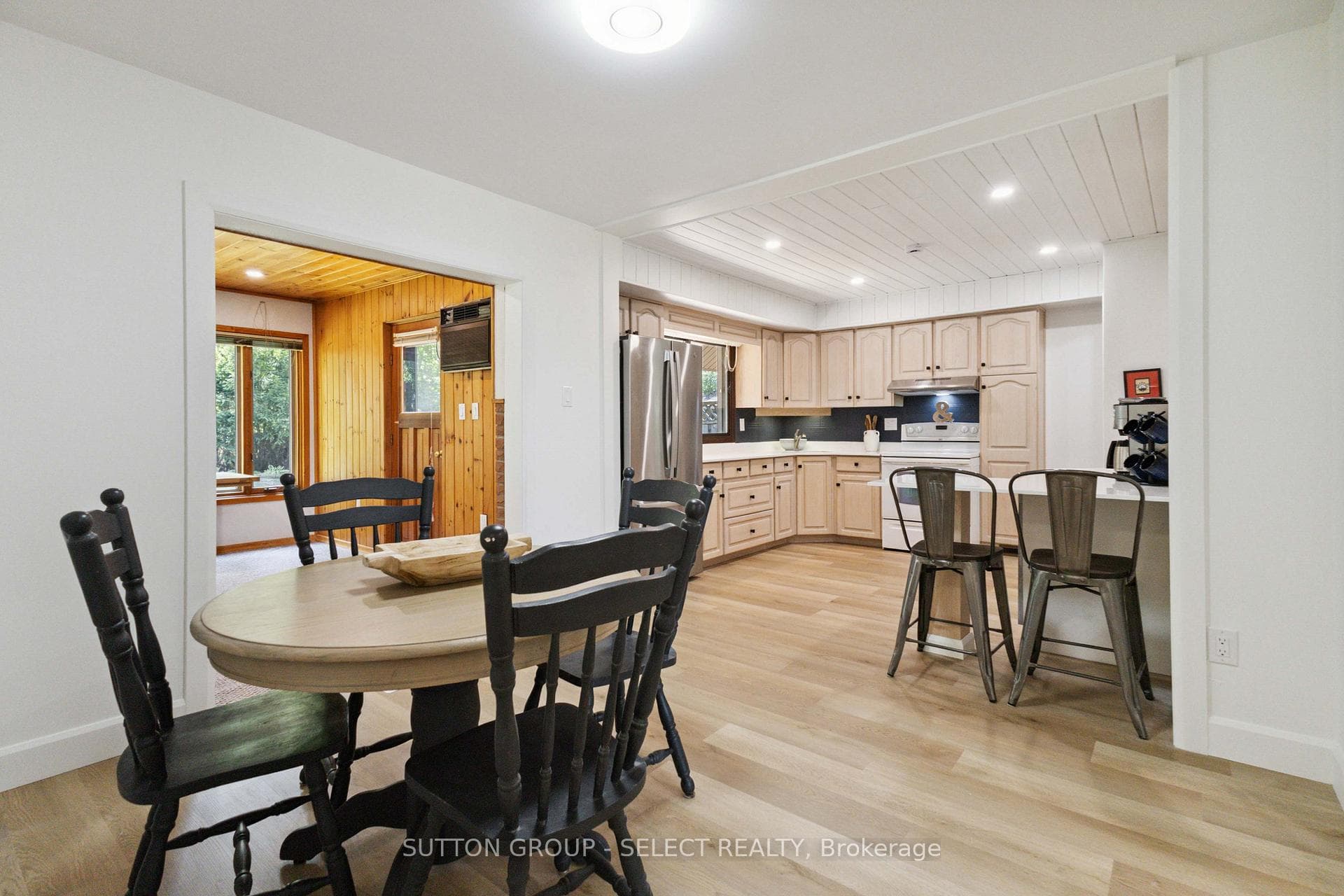 770 Galloway Crescent photo 11