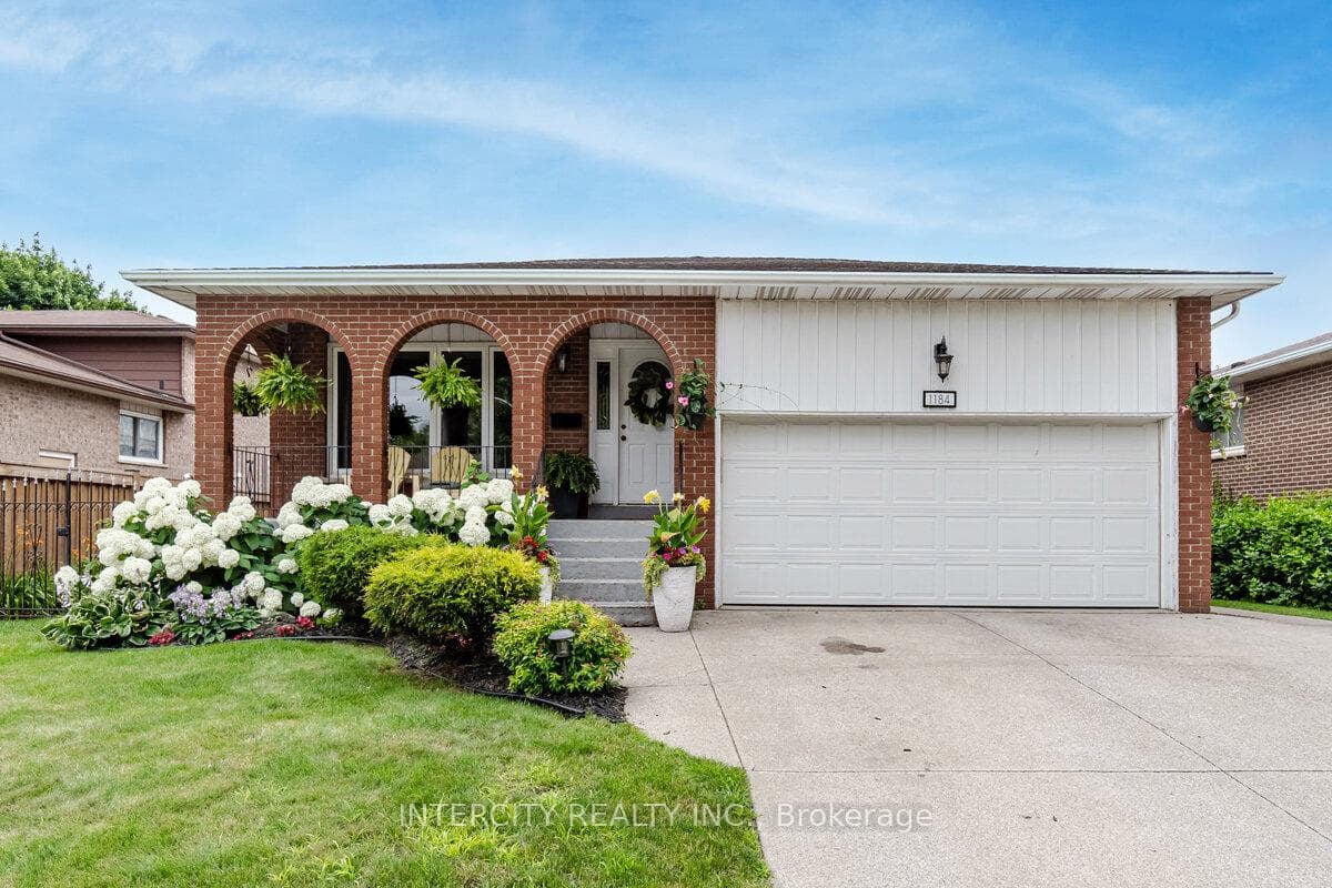 1184 Dowland Crescent photo 1