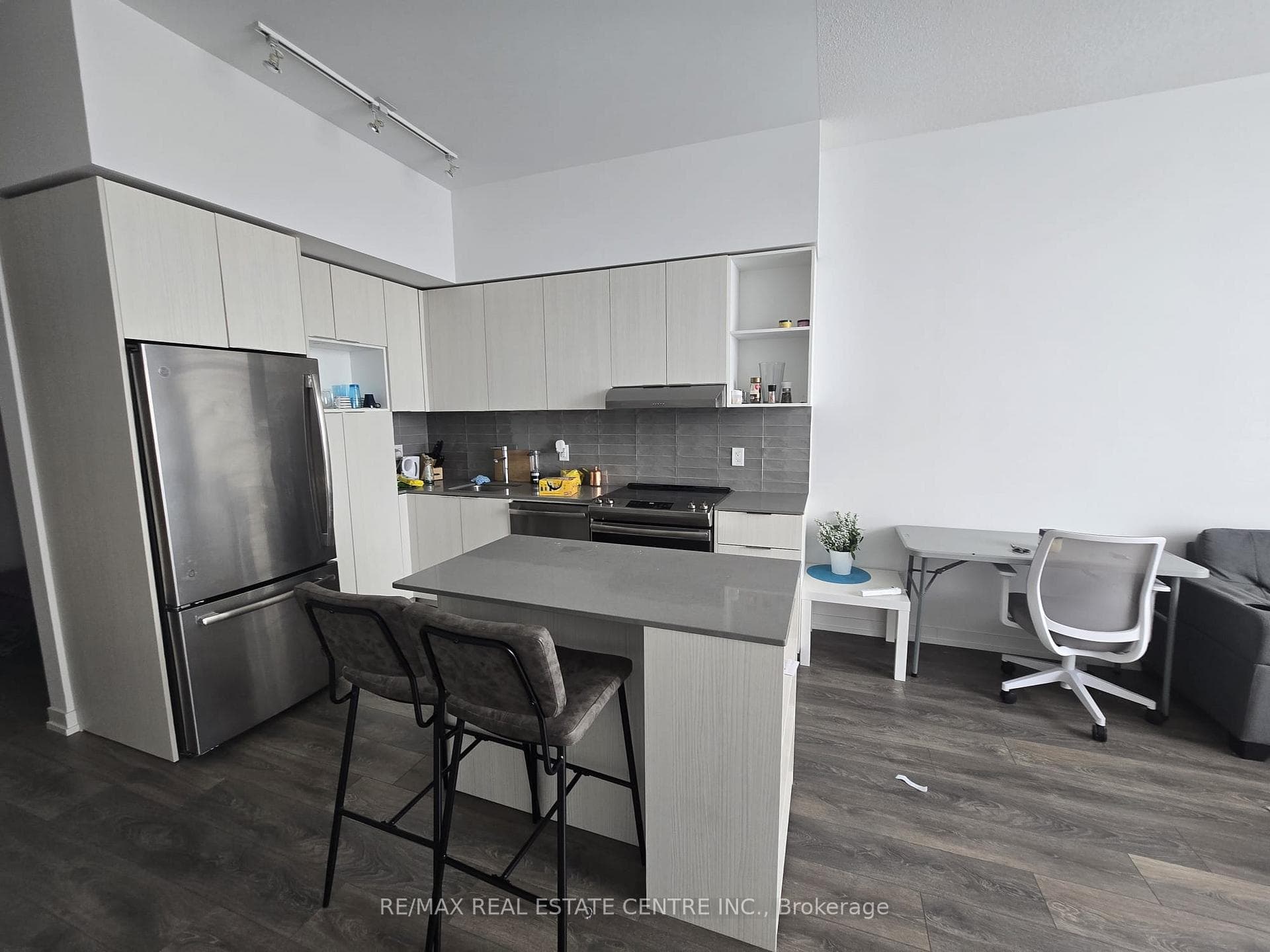 2520 Eglinton Avenue Unit 403 photo 9
