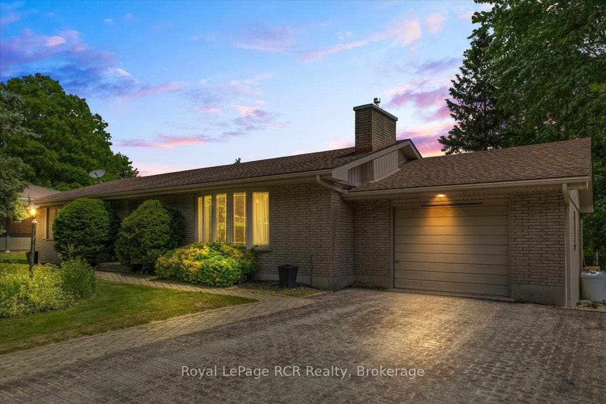 744 Arthur Street photo 32