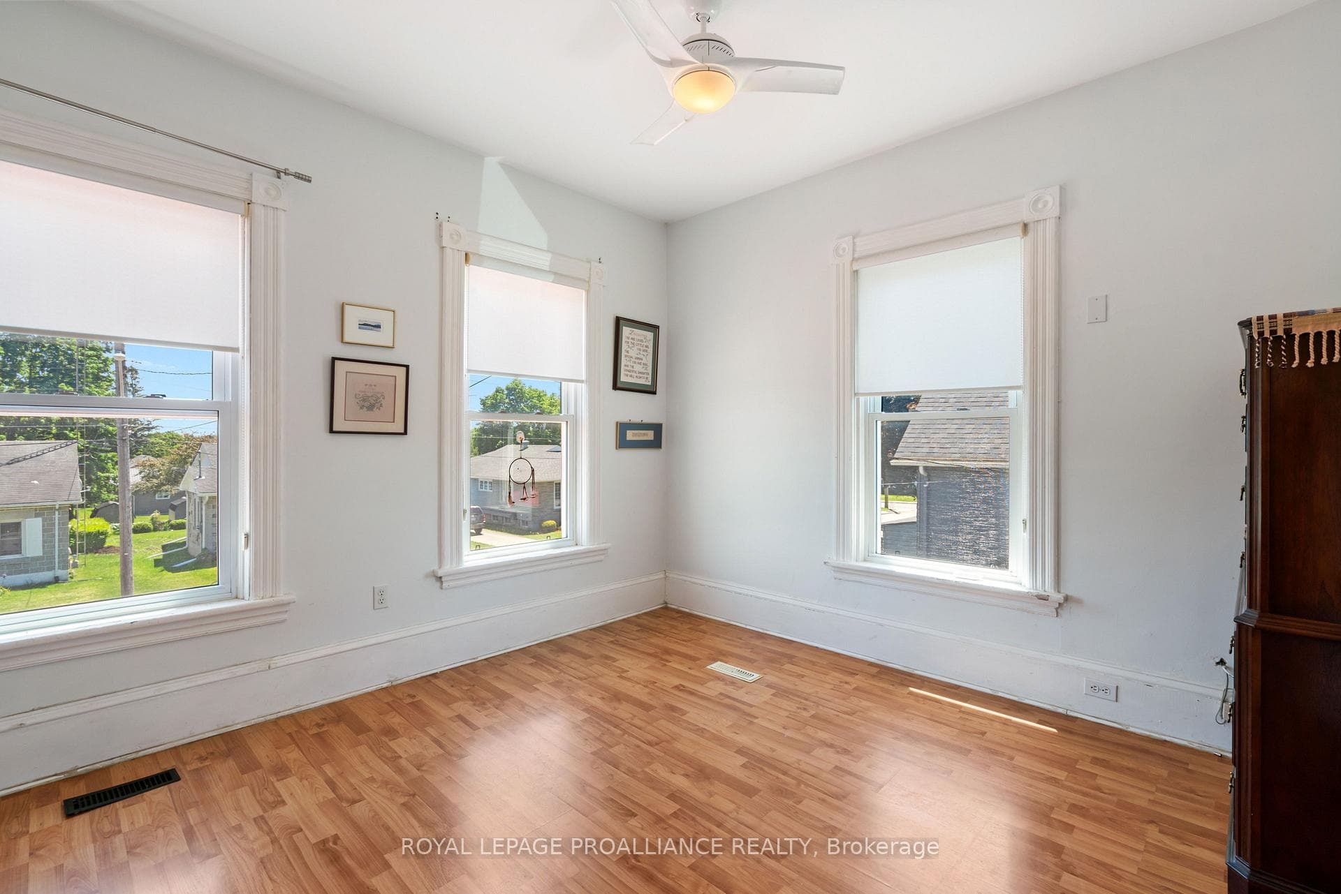 568 James Street photo 24
