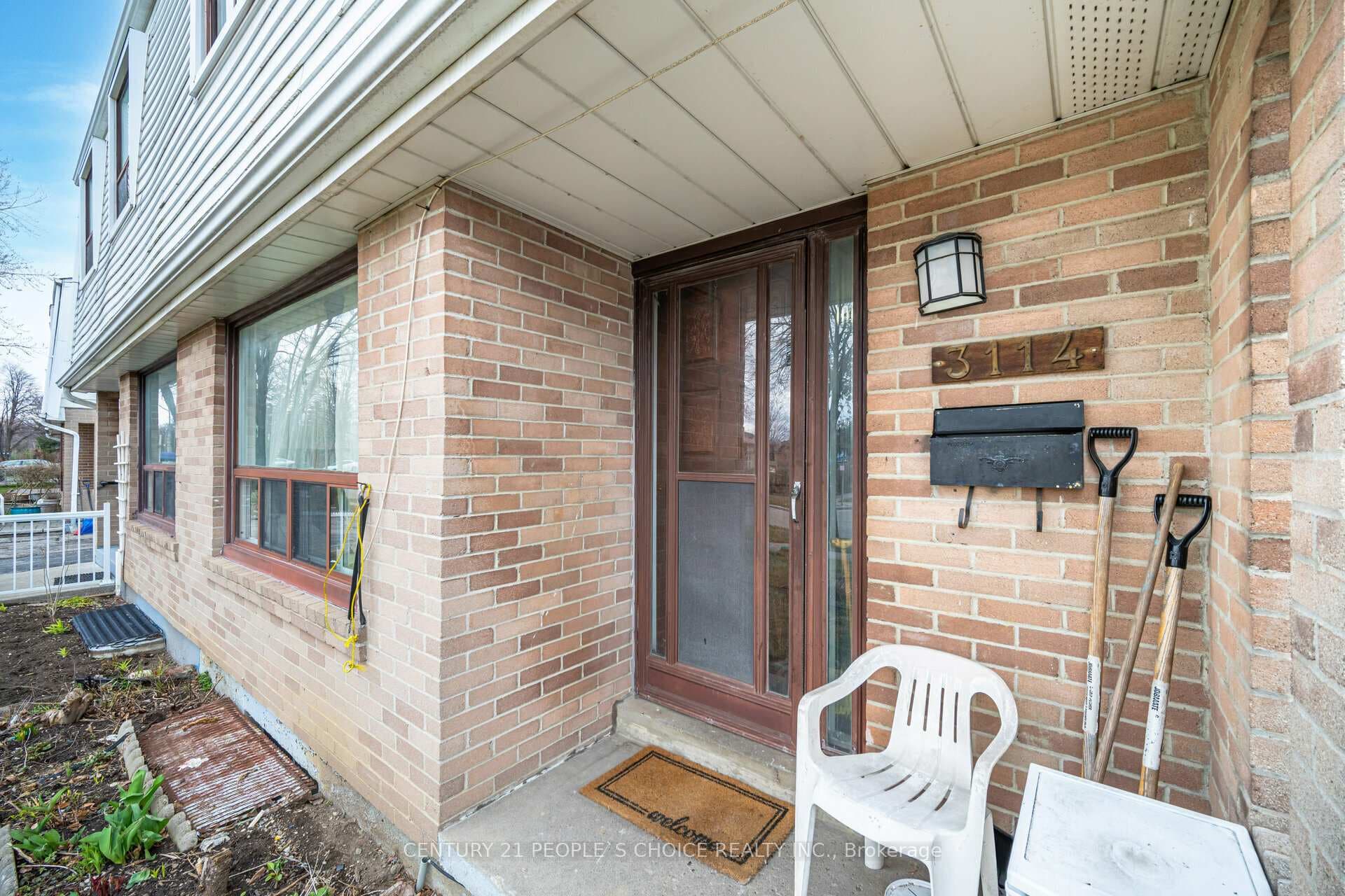 3114 Redbank Crescent photo 4