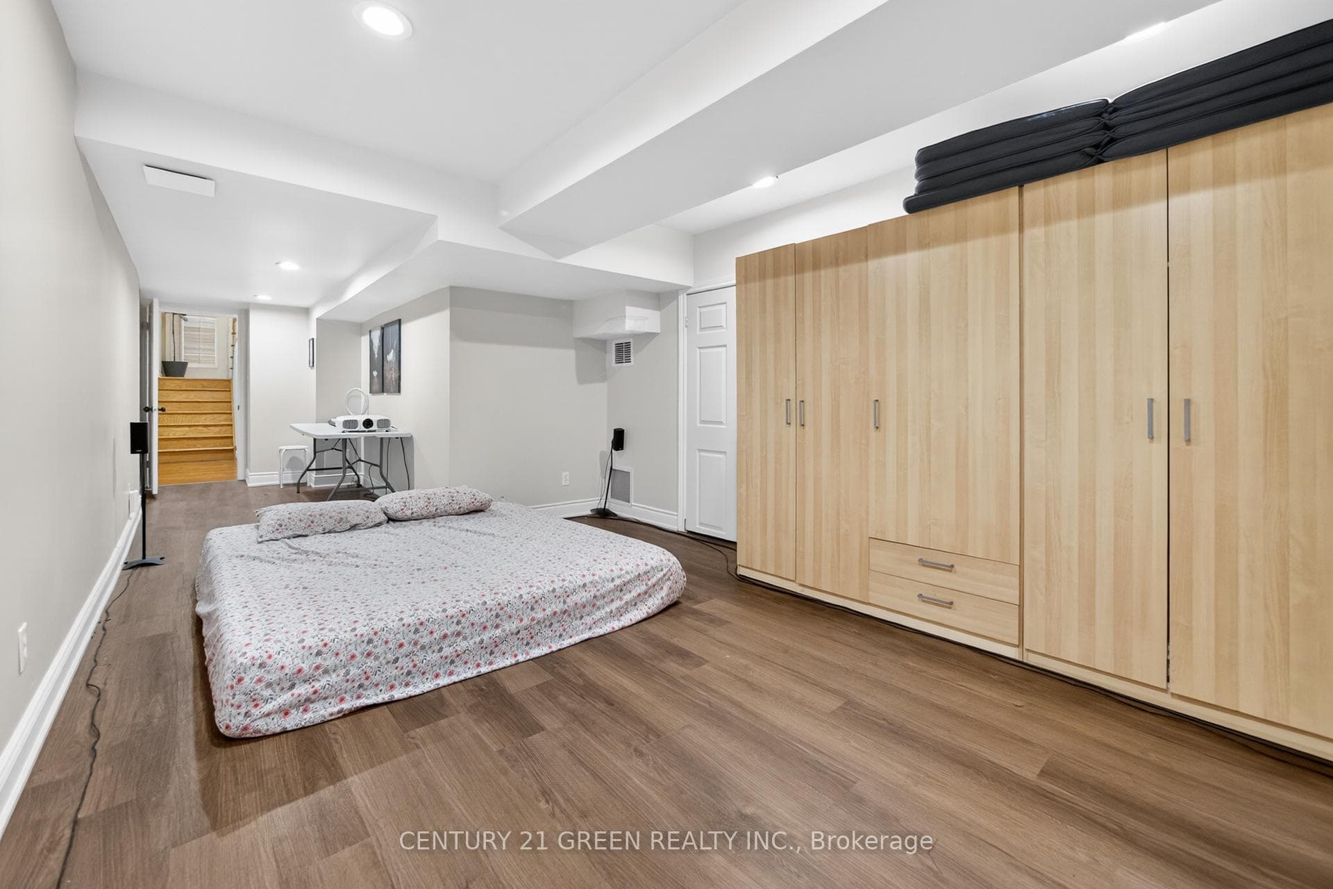 1666 Allan Crescent photo 42