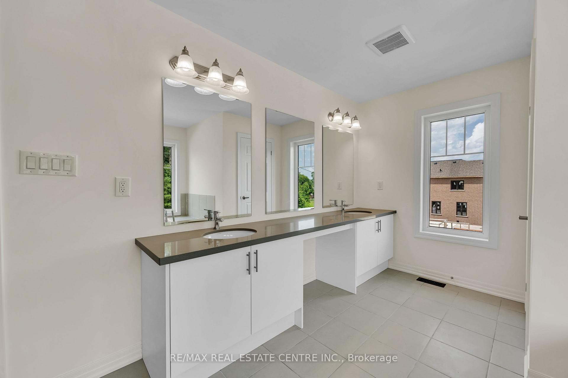 201 Warden Street photo 24