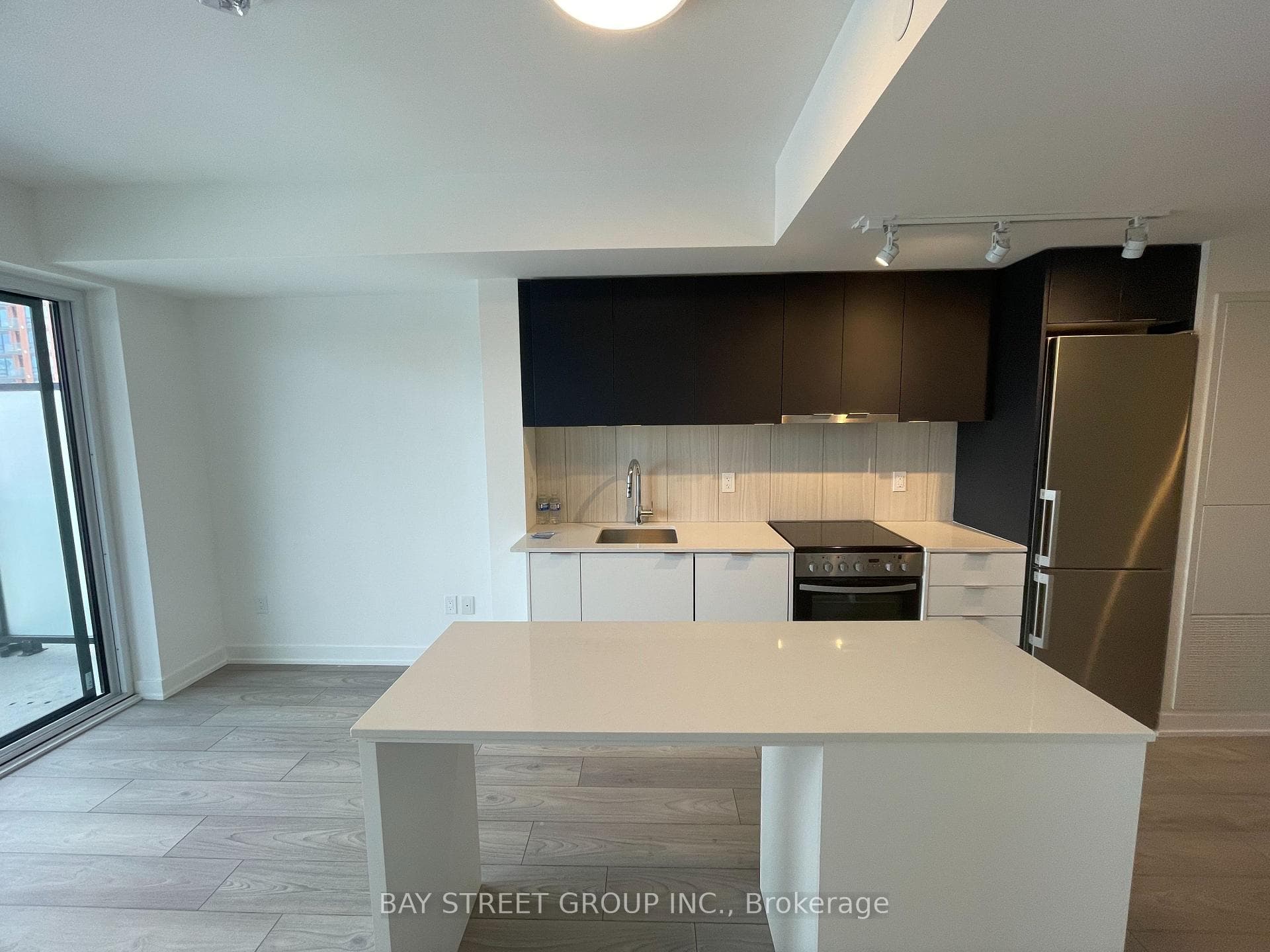 8 Tippett Road Unit 901 photo 4