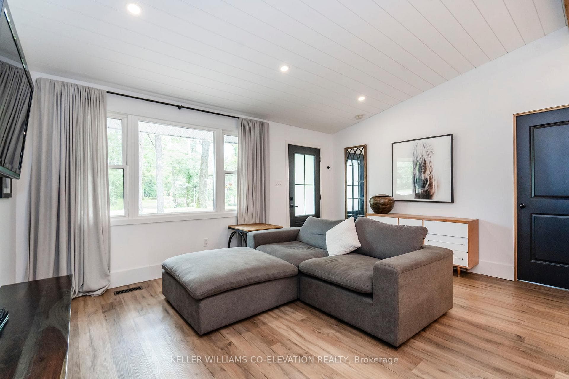 1694 Tiny Beaches Road photo 14