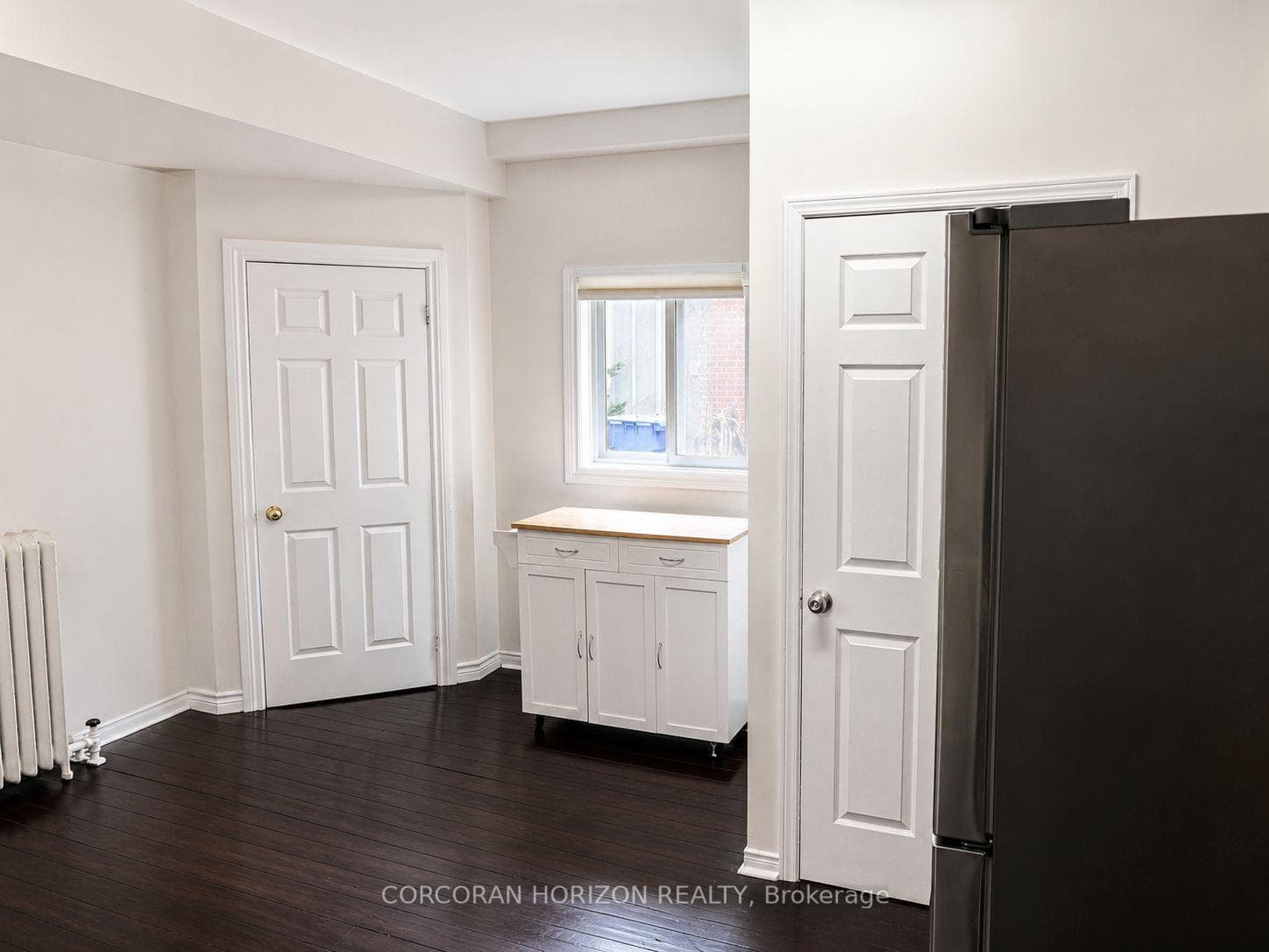 20407 Leslie Street photo 10