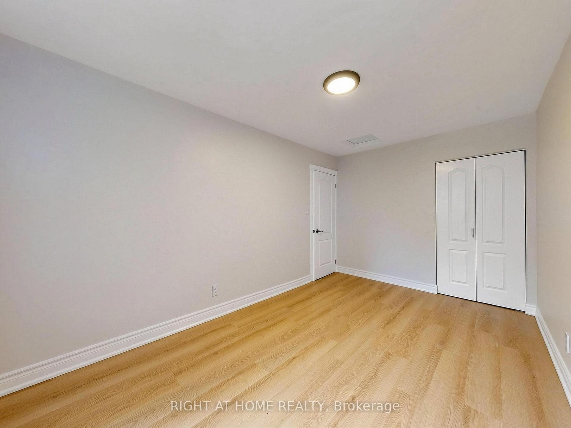 8 Caledonia Road photo 21