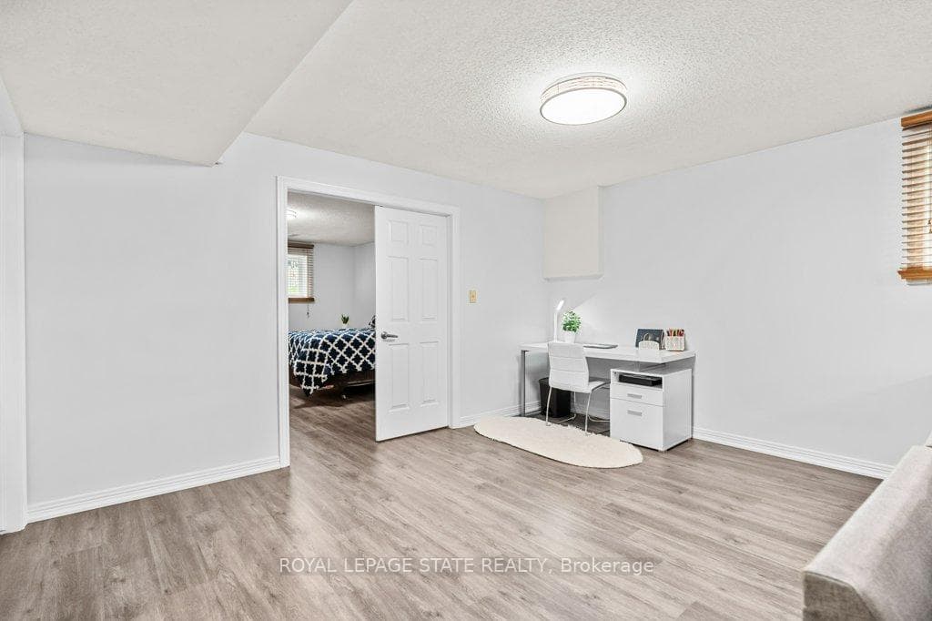 48 McMaster Drive photo 27