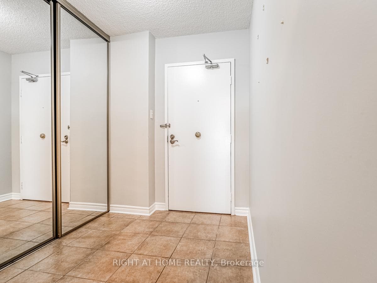 1359 White Oaks Boulevard Unit 2108 photo 4