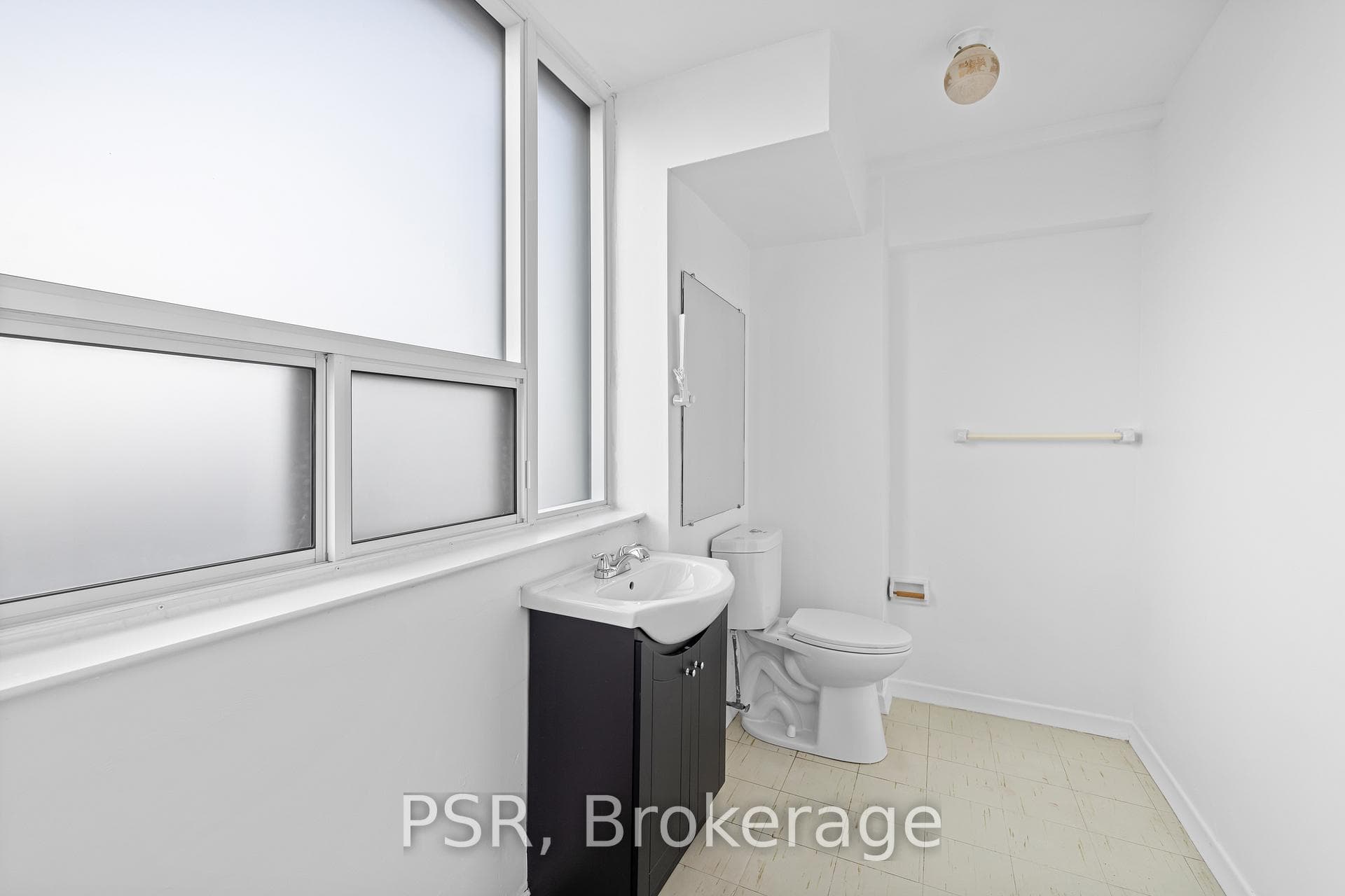 240 Markland Drive Unit 909 photo 17
