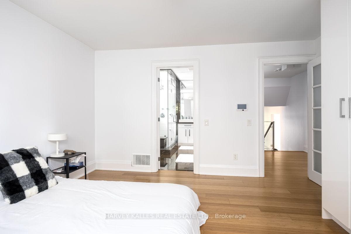 562 Bedford Park Avenue photo 25