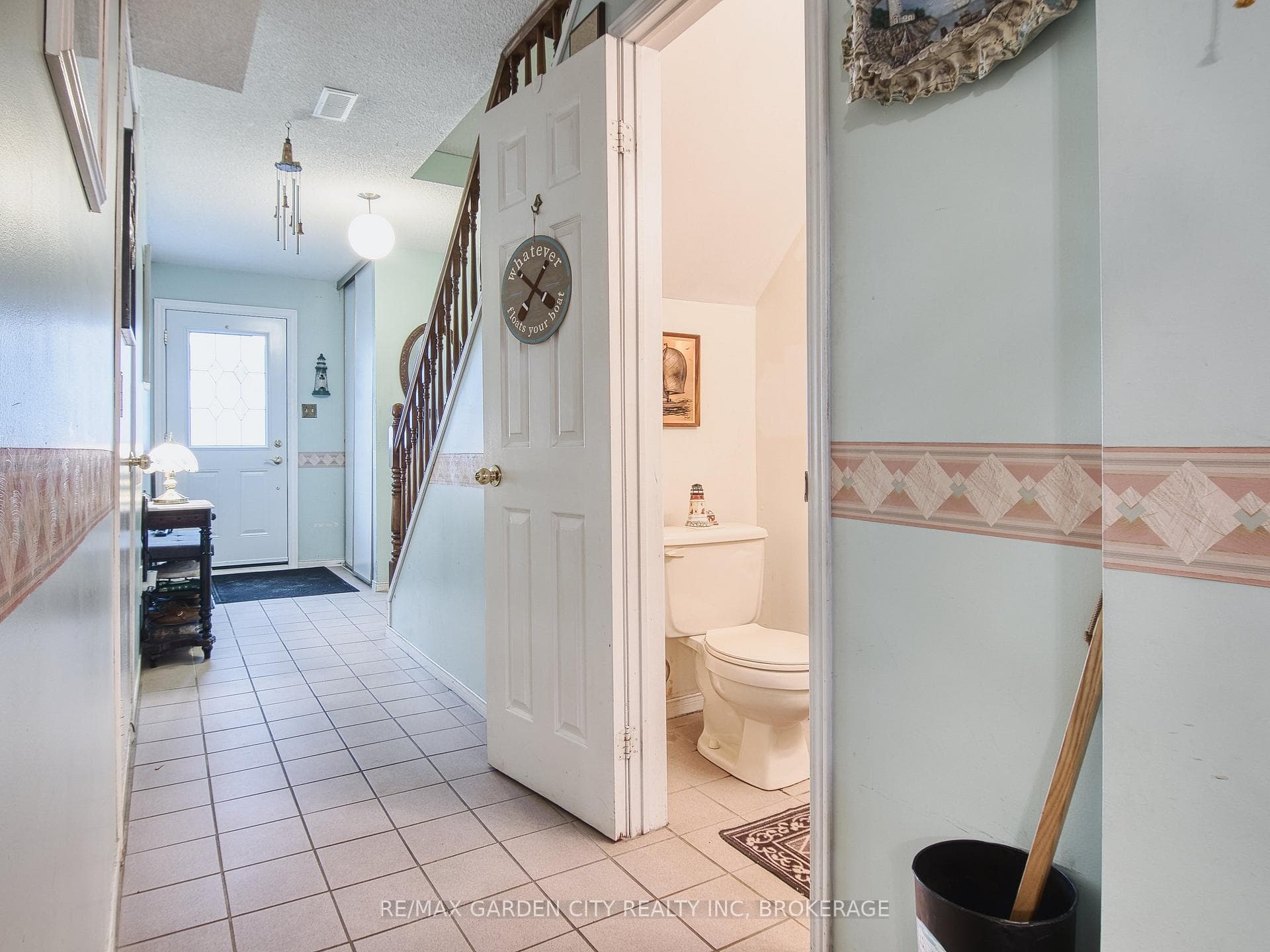 Main Floor Foyer/2Pc Washroom