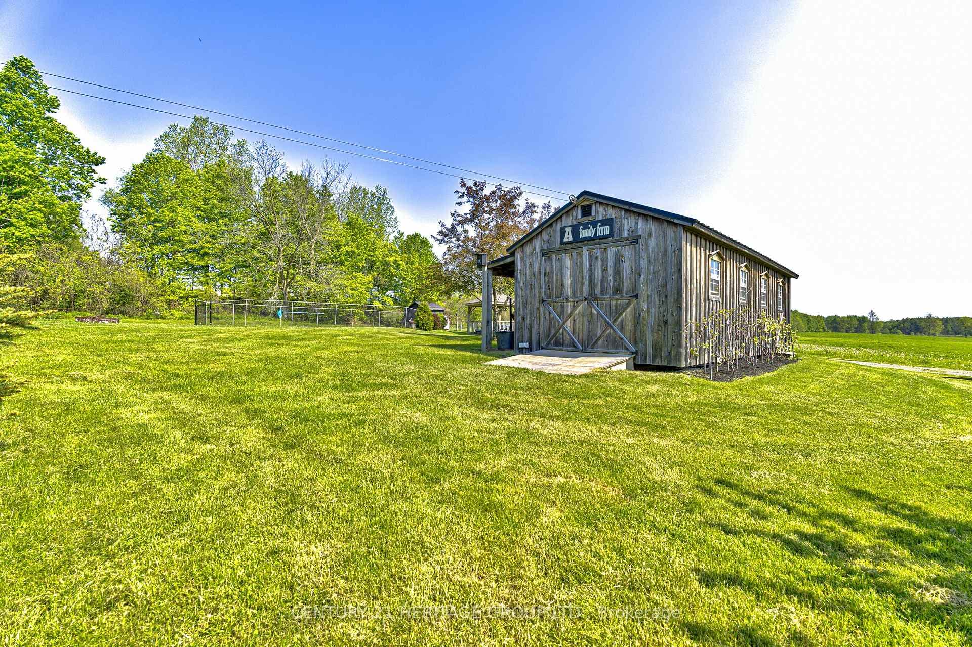 5489 Milburough Line photo 35