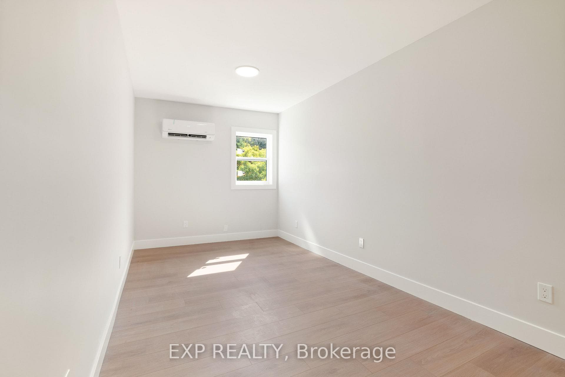 124 Colborne Street photo 23