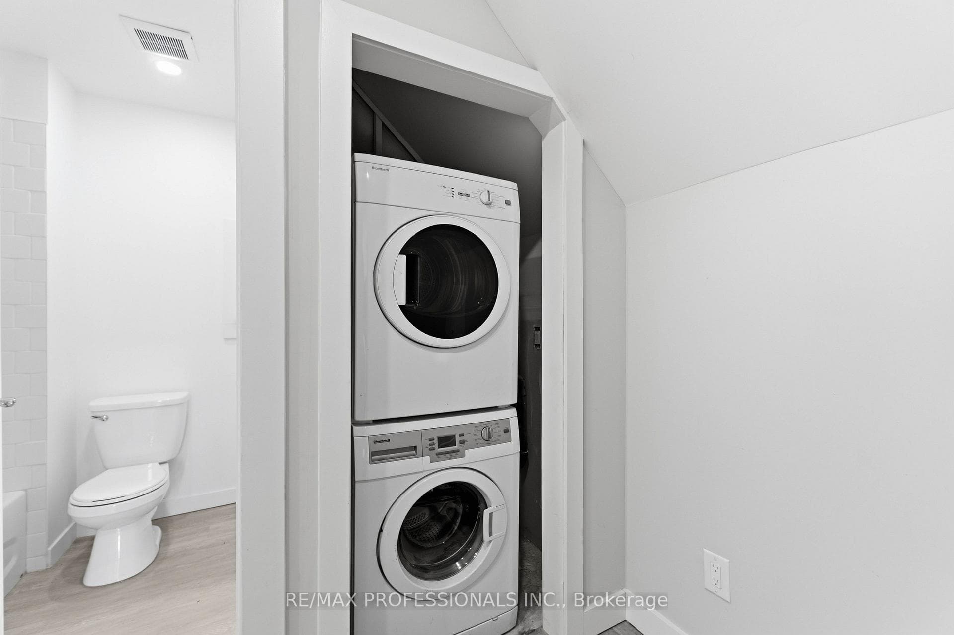 759 Barton Street photo 26