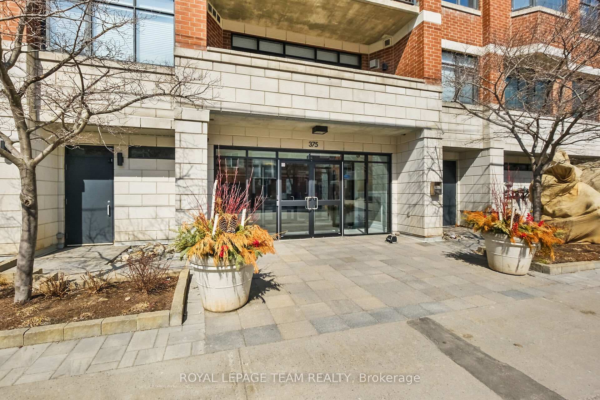 375 LISGAR Street Unit 701 photo 1