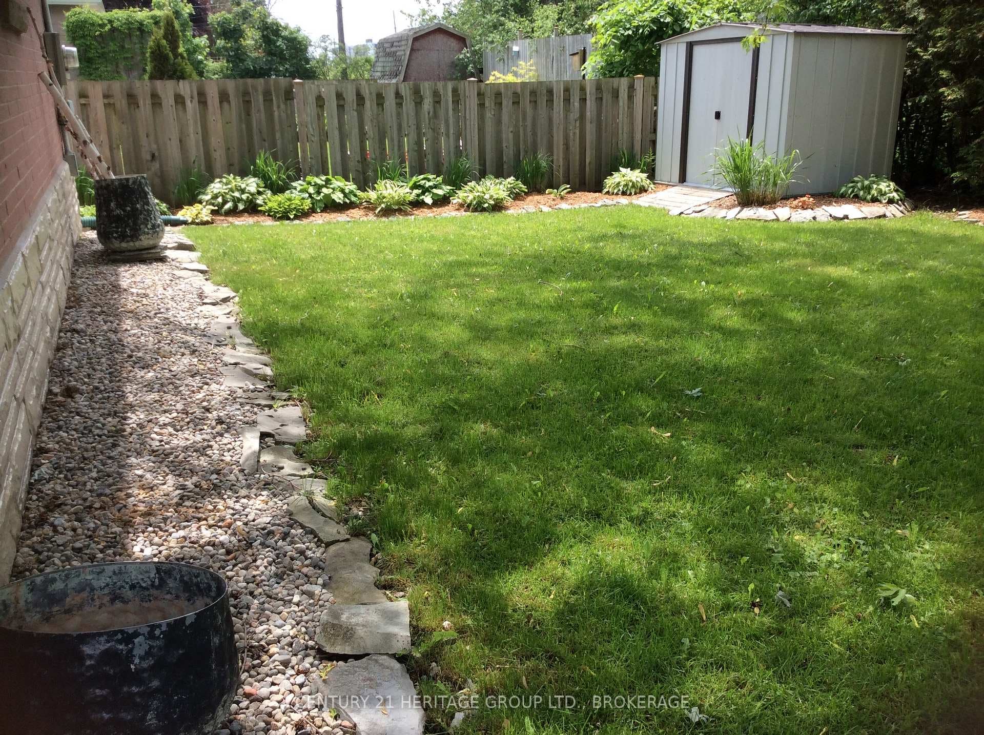 68 Brant Avenue photo 32