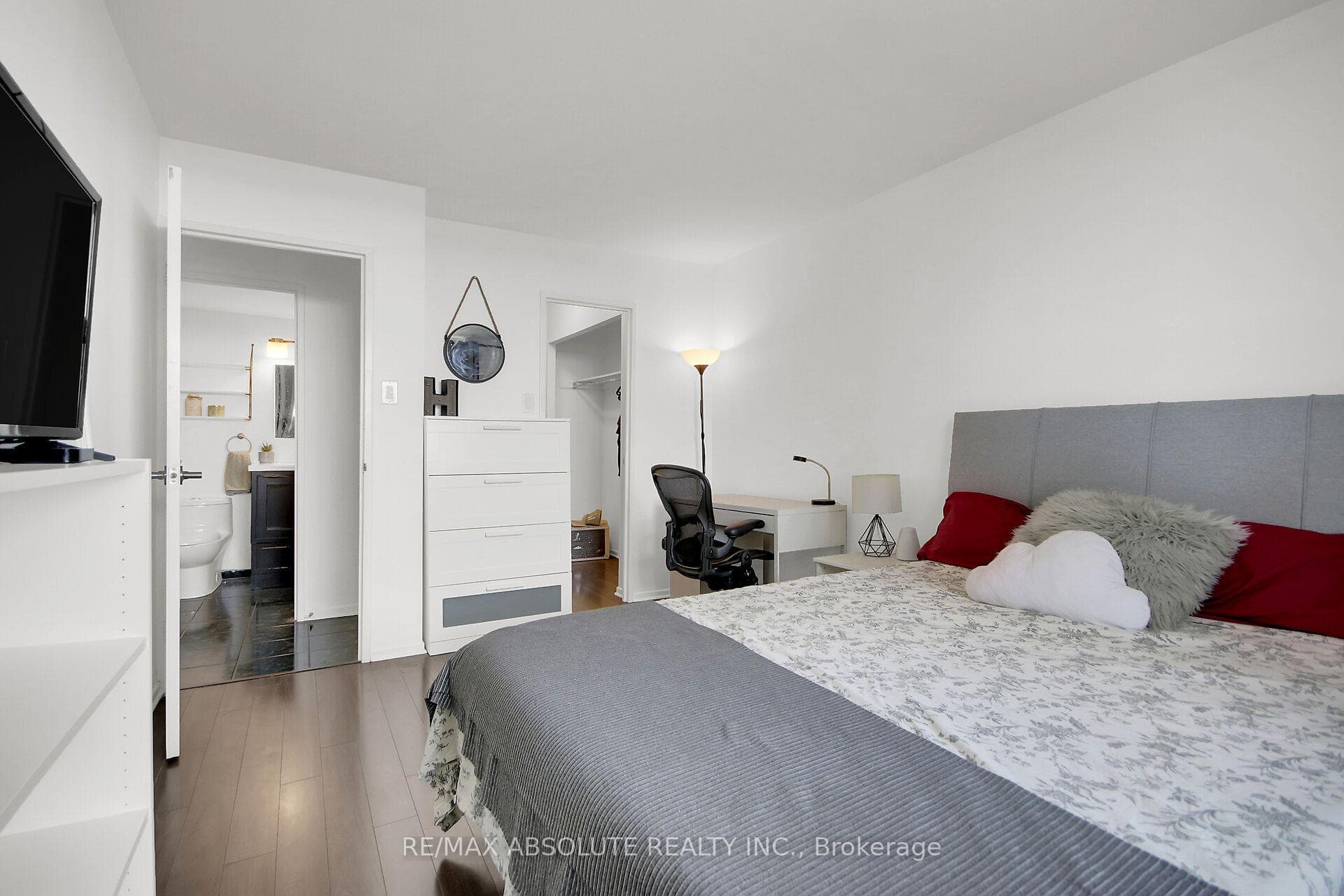 1380 Prince Of Wales Drive Unit 1403 photo 32