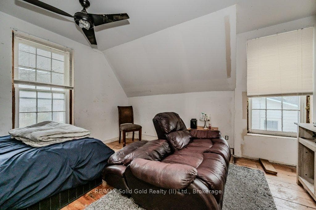 1027 Doering Street photo 18
