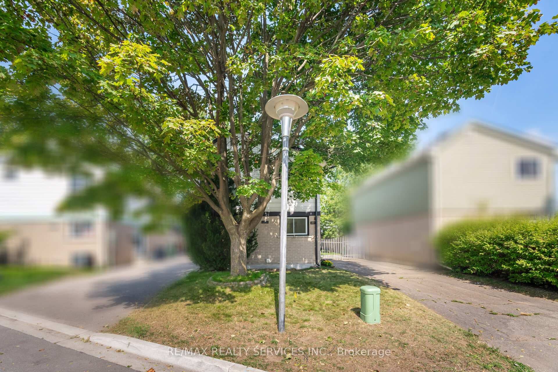 20 Greenhills Square photo 6