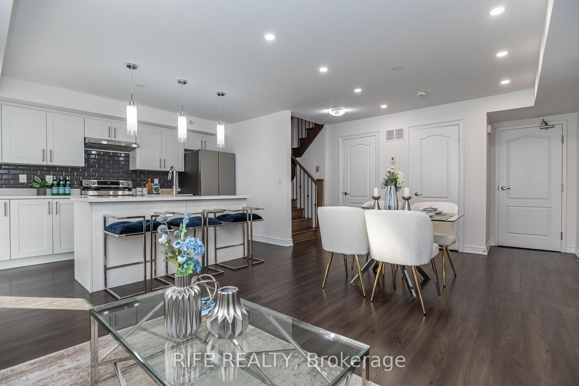 50 Dunsheath Way Unit 604 photo 1