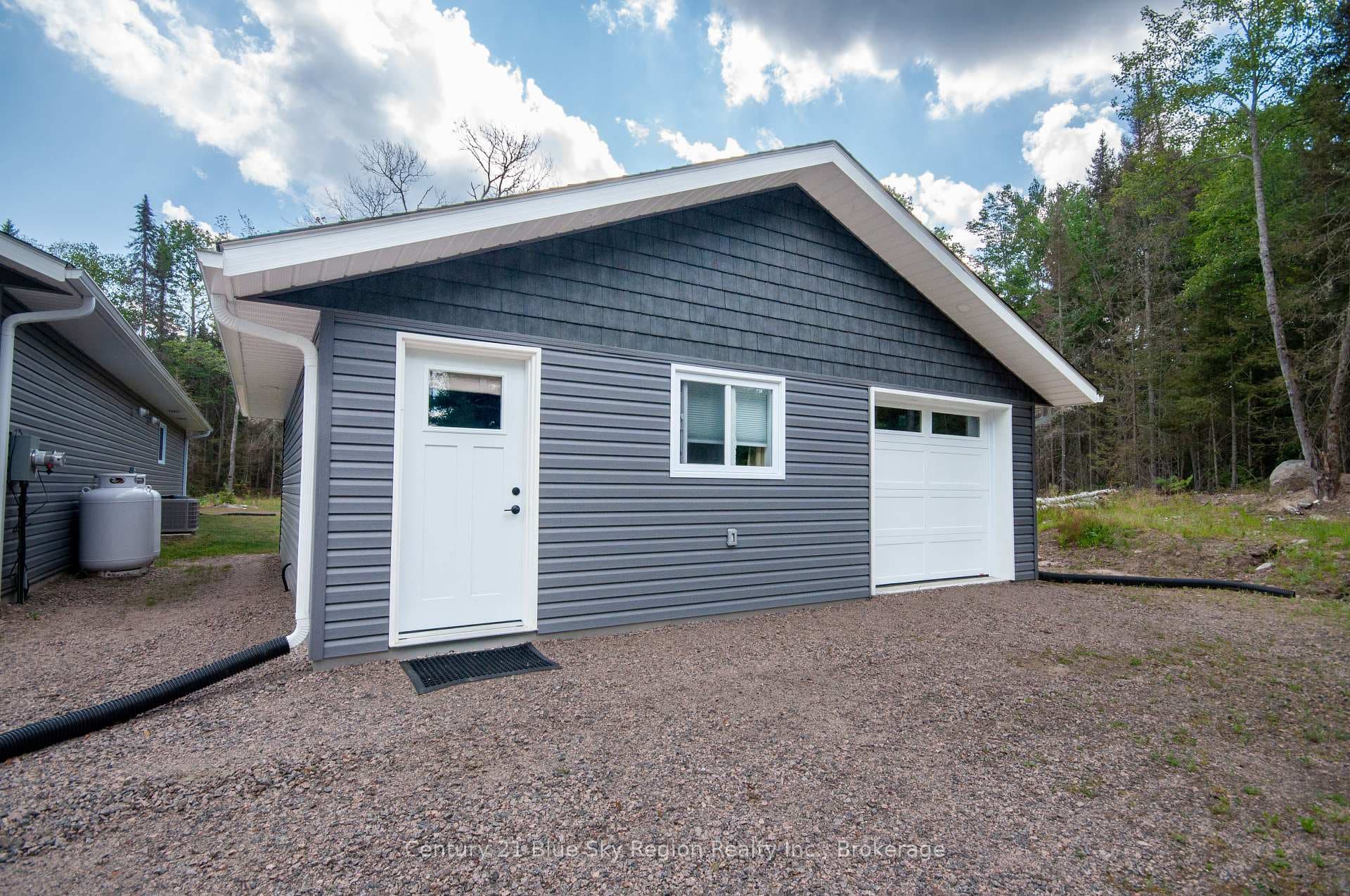 844 Macpherson Drive photo 26