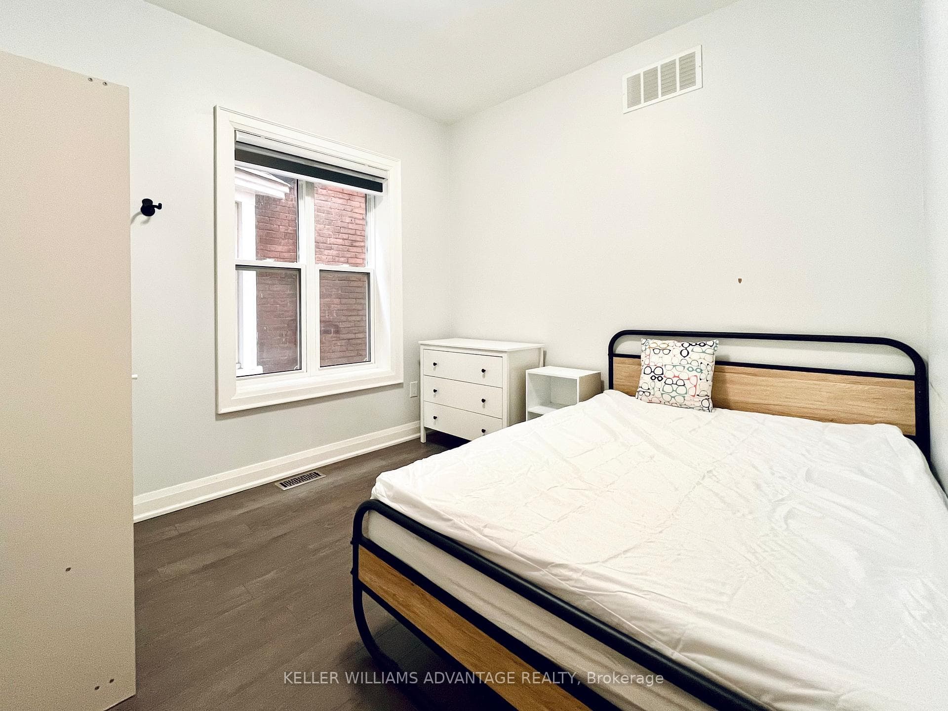 269 Leslie Street photo 25